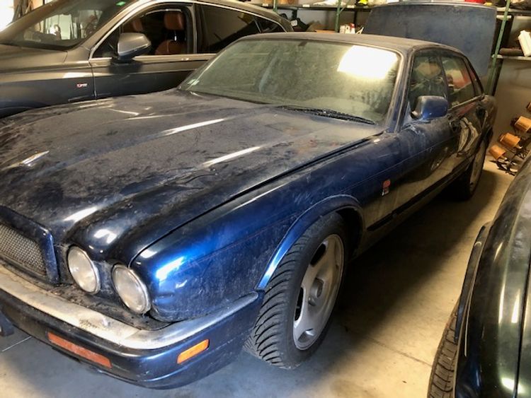Jaguar XJR X300