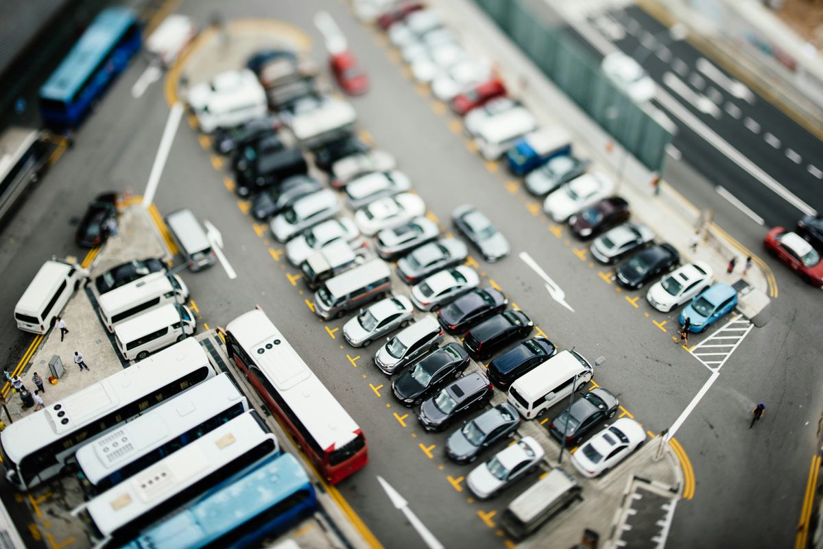 Acheter une voiture d’occasion : particulier ou professionnel, que choisir en 2025 ?