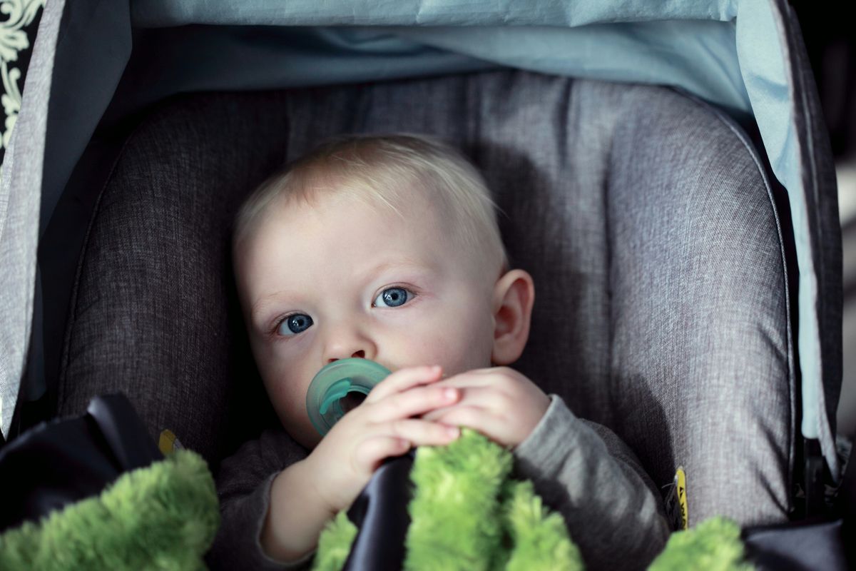 Sécurité en voiture pour bébé : les équipements qui comptent vraiment