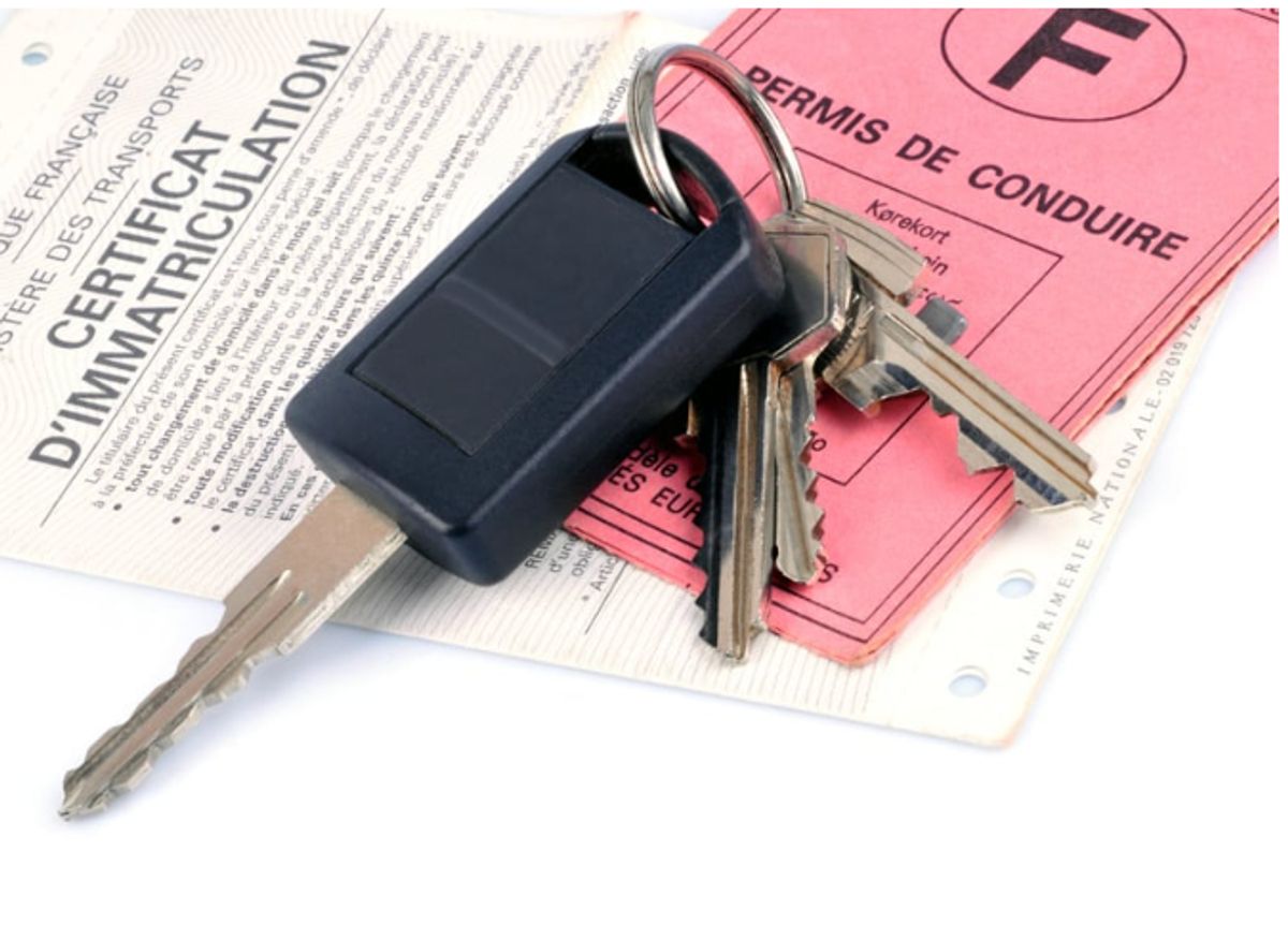 Vendre une voiture avec la carte grise de l'ancien propriétaire