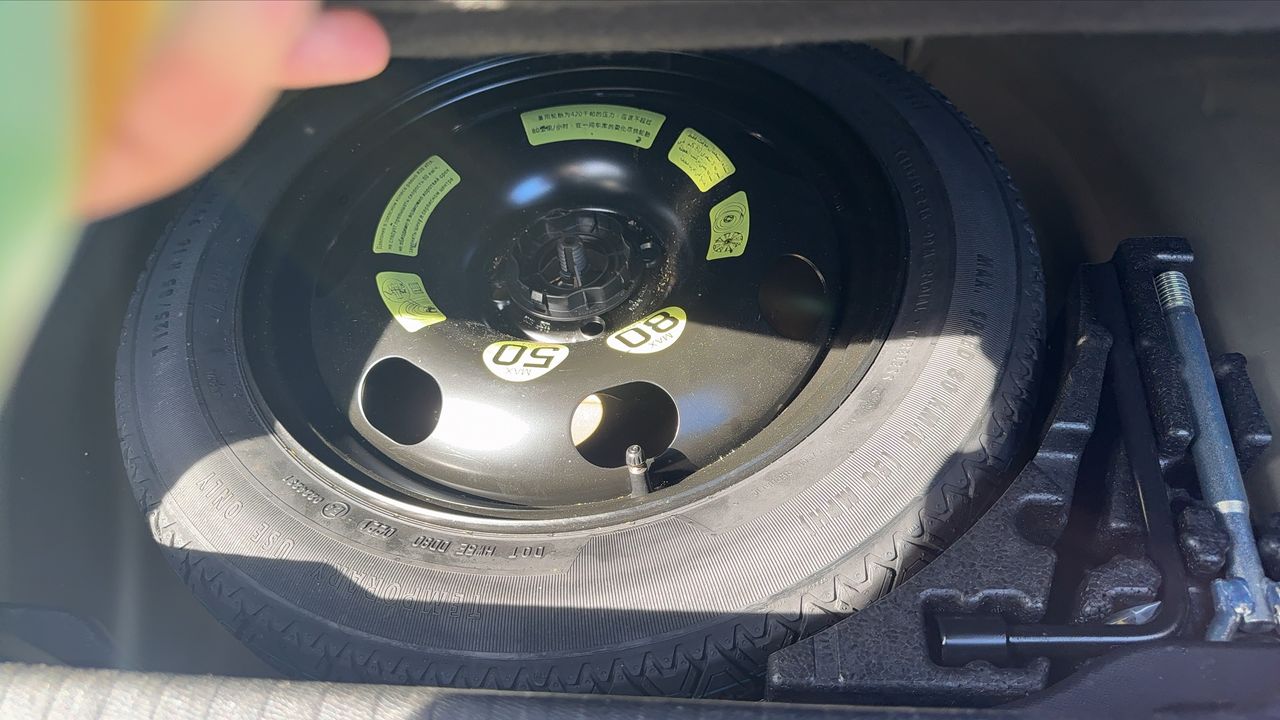 Photo de la roue de secours 1