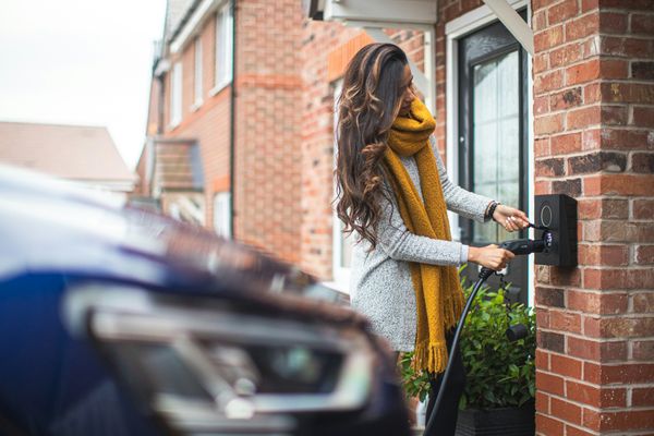 Borne de recharge voiture électrique : quelle puissance choisir chez soi ?