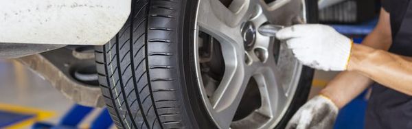 Comment savoir s’il faut changer ses pneus de voiture
