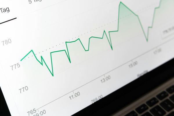 La chute des ventes de véhicules neufs en 2025 : quelles causes, quelles conséquences ?