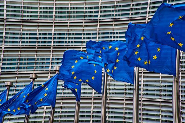 L’Europe hésite : la fin du moteur thermique pourrait être repoussée