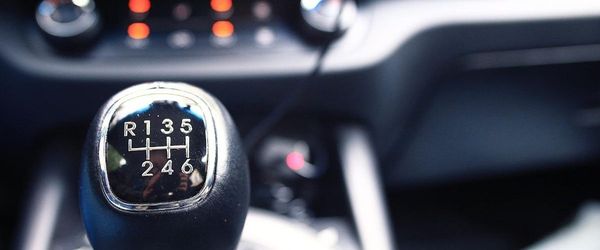 Pour une voiture d’occasion : boîte de vitesses manuelle ou automatique ?