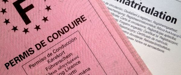 Que faire de l’ancienne carte grise de mon véhicule en cas de vente ?
