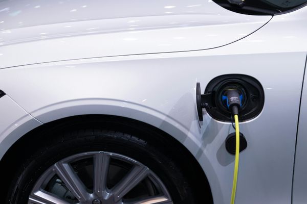 Hybride classique, micro-hybride ou hybride rechargeable : comprendre la différence