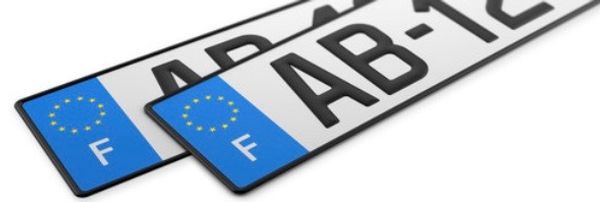 Plaque d'immatriculation : prix, démarche et règles en 2026