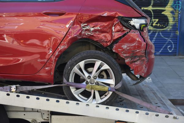 Estimation voiture accidentée : combien vaut-elle vraiment après un choc ?